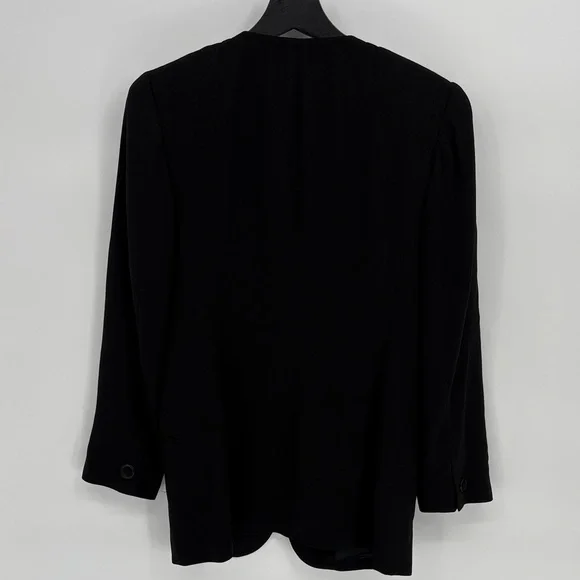 🚠 JH Collectibles Black crêpe three button collarless fitted blazer - Picture 6 of 6